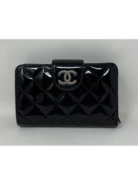 CHANEL Black Quilted Patent quilted Brilliant Zipped Pocket WalletBlackAthentic